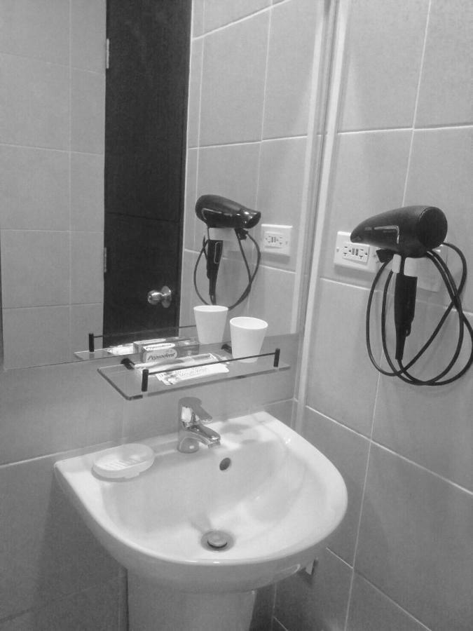 Studio Unit, Homely Condo At One Madison Place Near Iloilo Business Park Ph. Extérieur photo